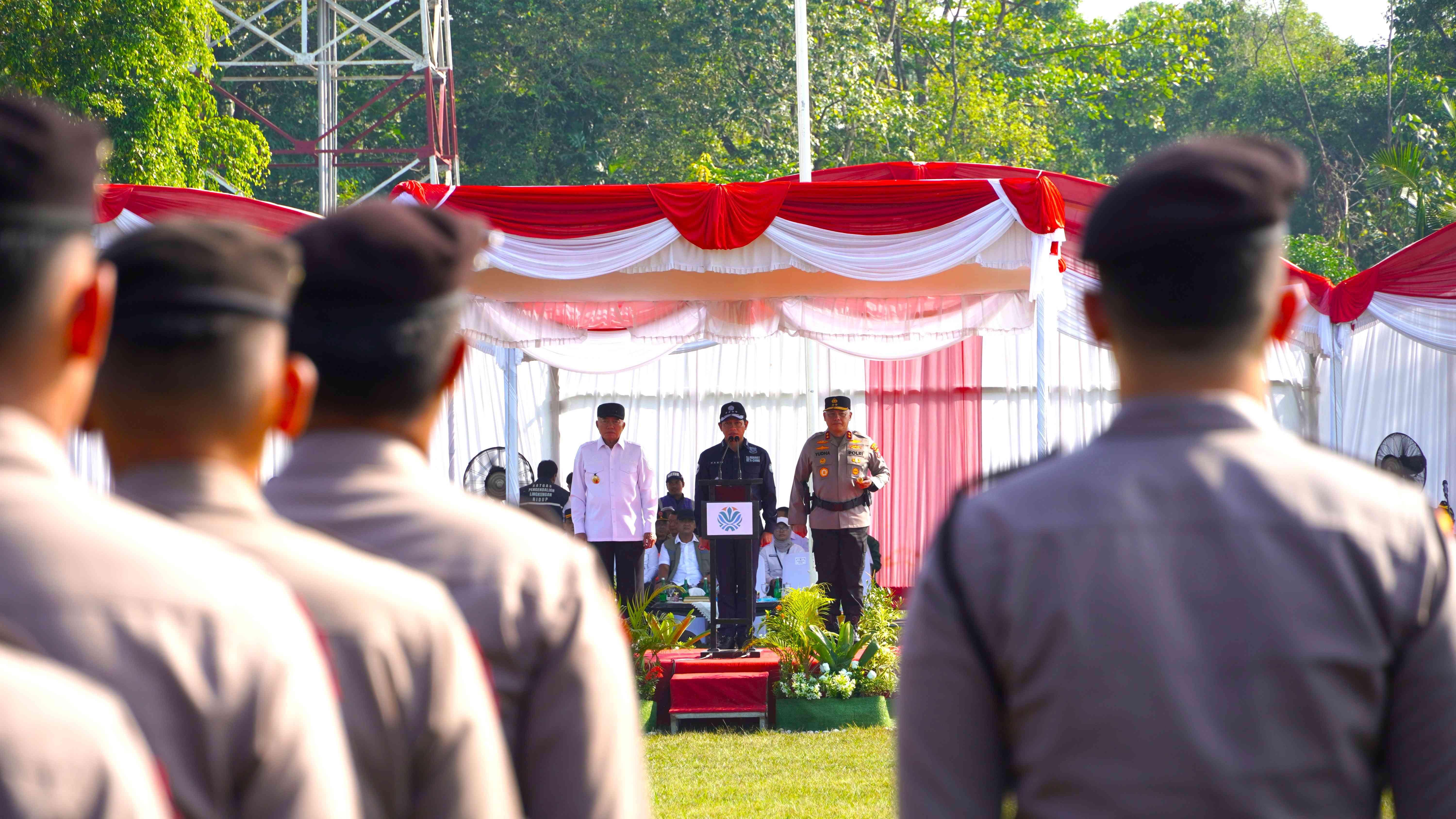 Menteri LH Turun Langsung ke Kalsel, Tegaskan Penegakan Hukum dan Dukungan Penuh Penanganan Karhutla