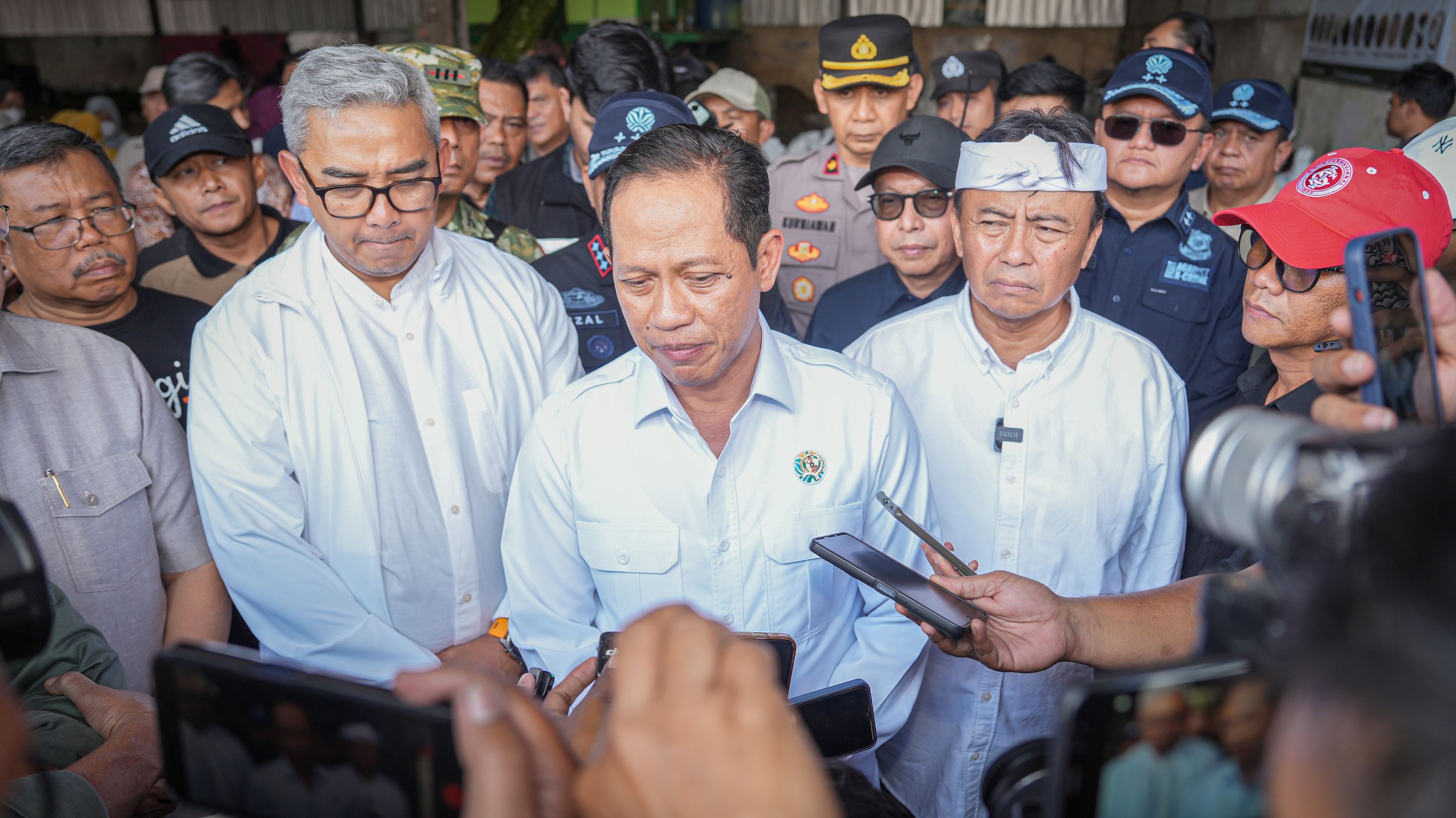 Menteri LH: Jangan Selesaikan Darurat Sampah Bandung dengan Racuni Udara Masyarakat