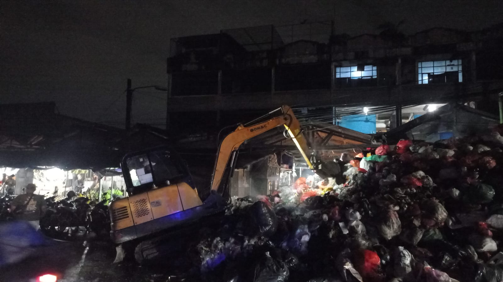 Gerak Cepat Kementerian LH Atasi Masalah Menahun di Tangerang Selatan, Angkut 116 Ton  Atasi Penumpukan Sampah Pasar Cimanggis