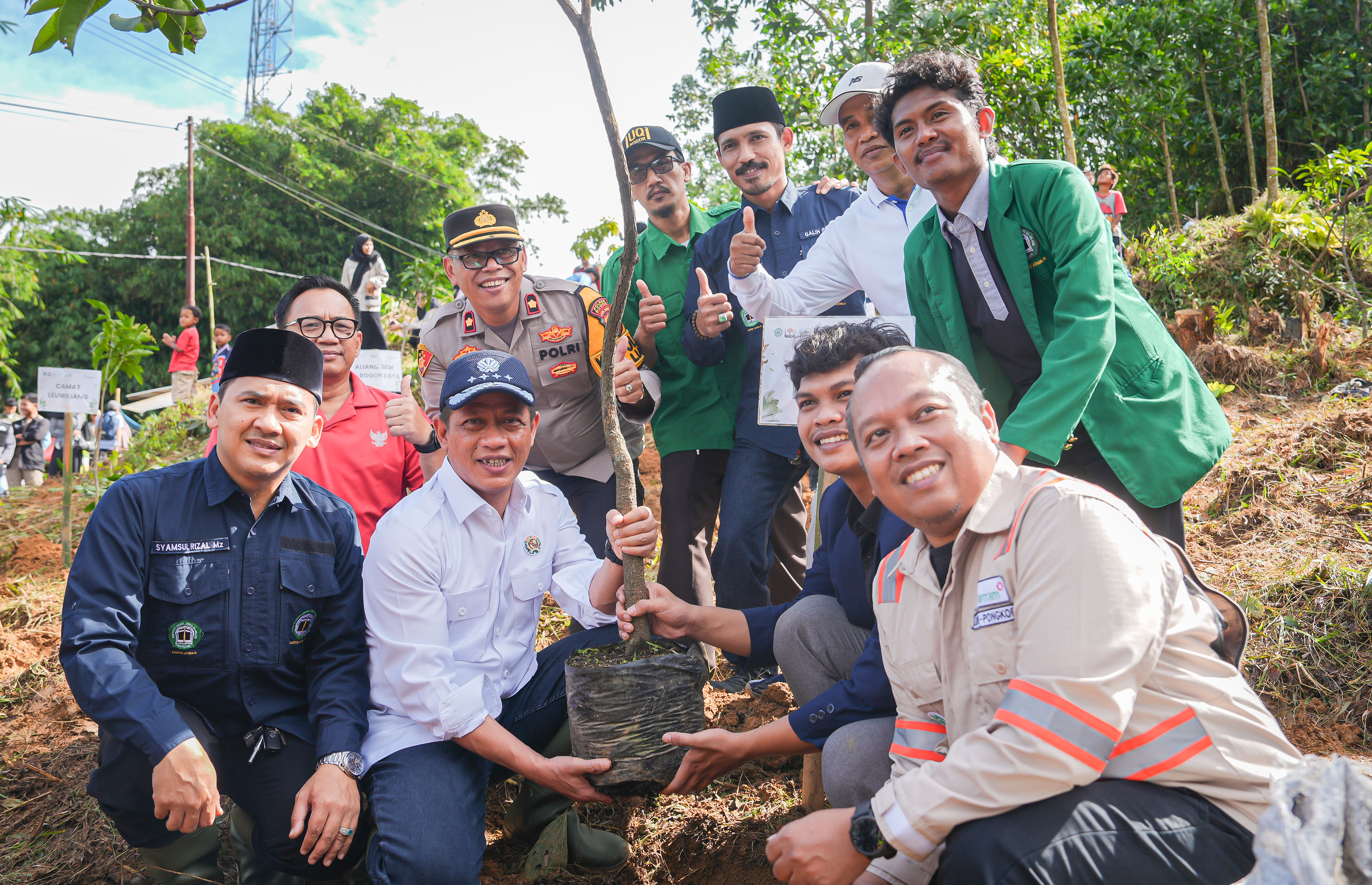 Bangun Benteng Hijau di Hulu Cisadane, Menteri Hanif Gandeng Mahasiswa Cegah Abrasi dan Bencana